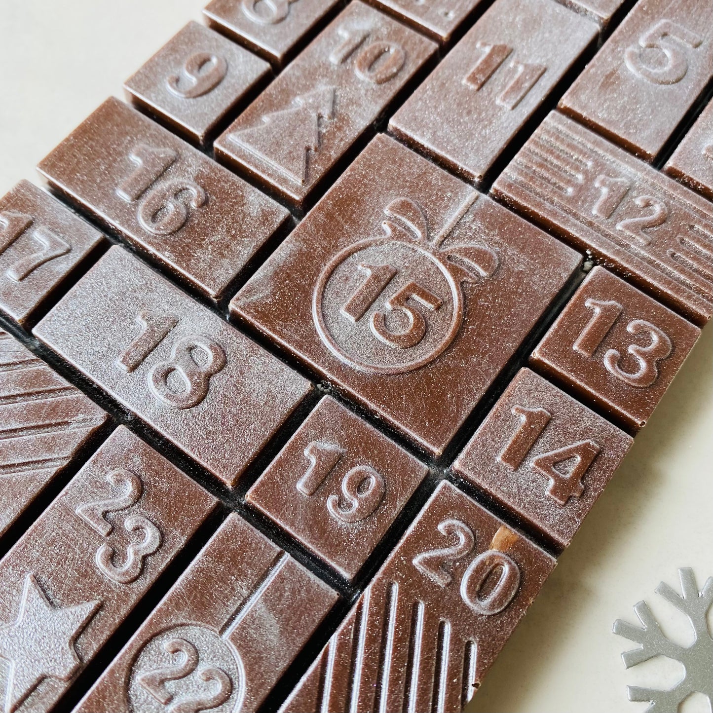 Christmas Countdown Advent Tablet - Silver Stardust Mylk Chocolate