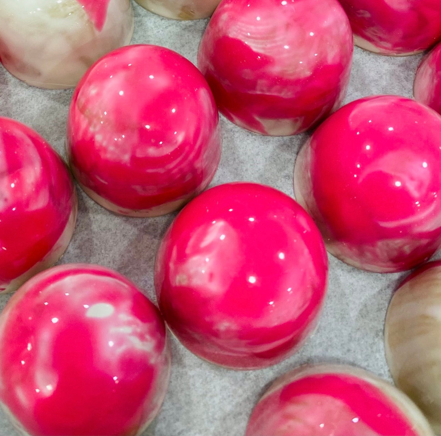 Bonbon - White Chocolate Raspberry Caramel